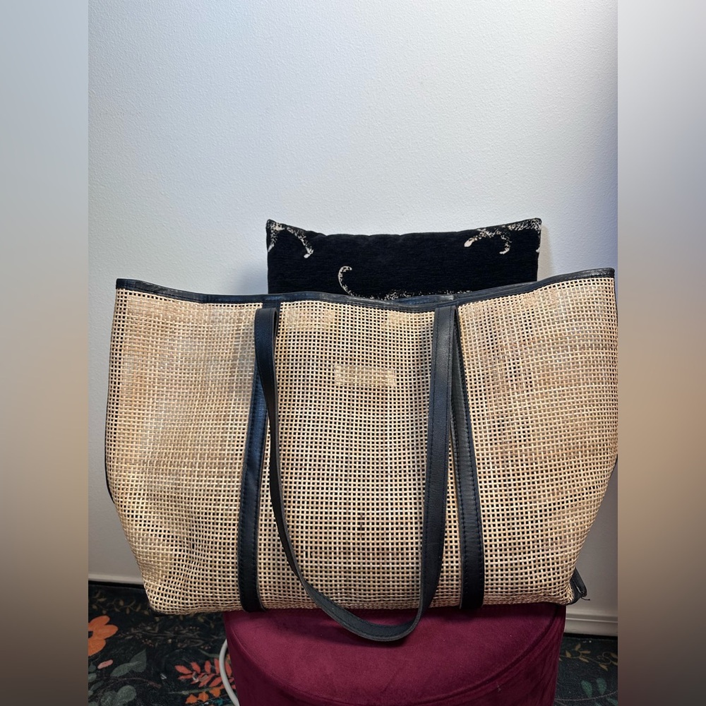 Casa Clara Lei Lei Bag in Natural & Black woven mesh beach vacation pool tote
